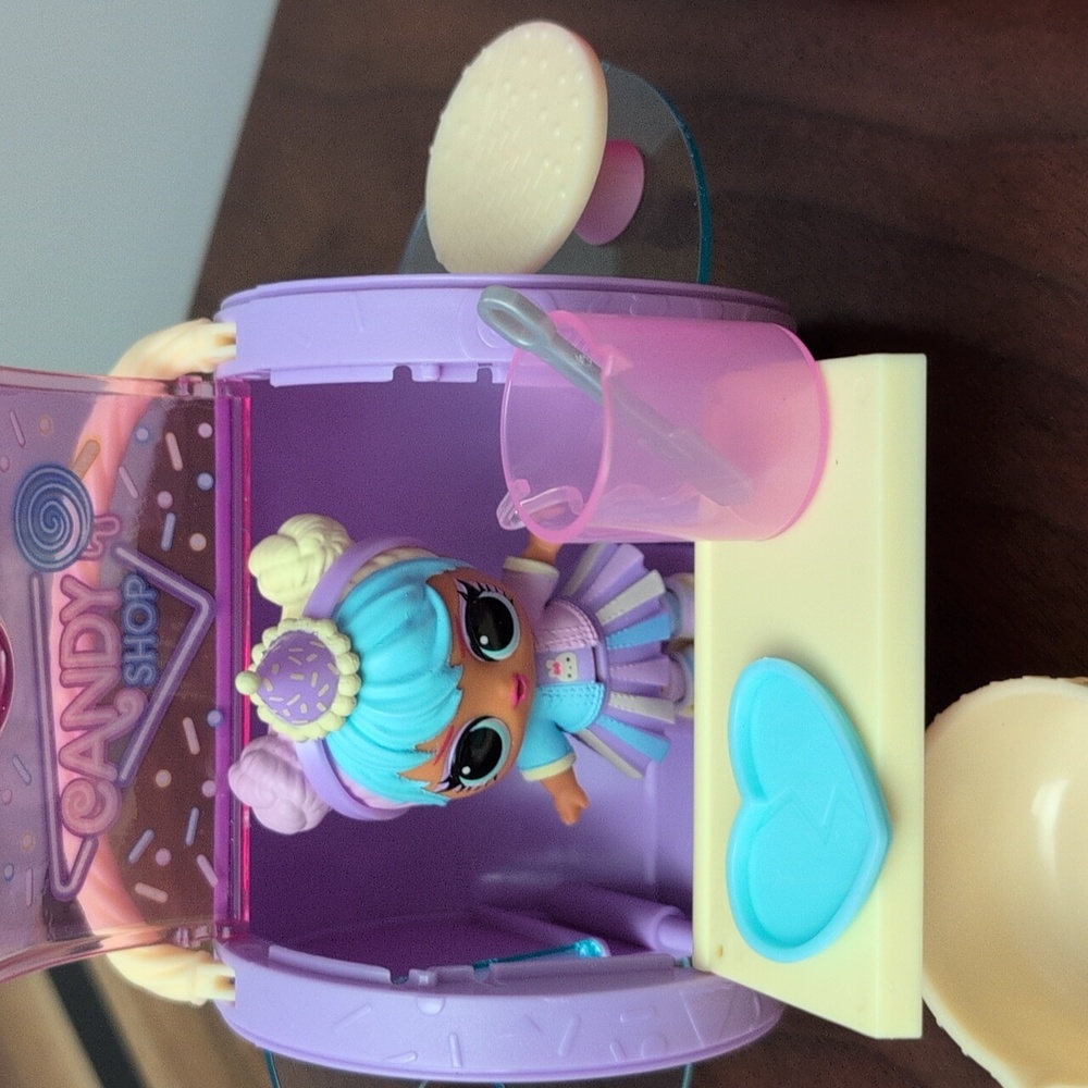 Lol Surprise Candy Shop Playset with Doll - Bon Bon - Picture 3 of 5